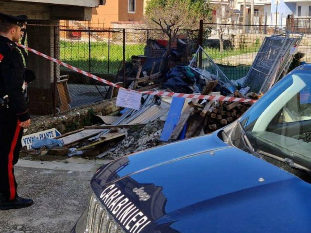 San Felice A Cancello Discarica Abusiva Allinterno Del Cortile