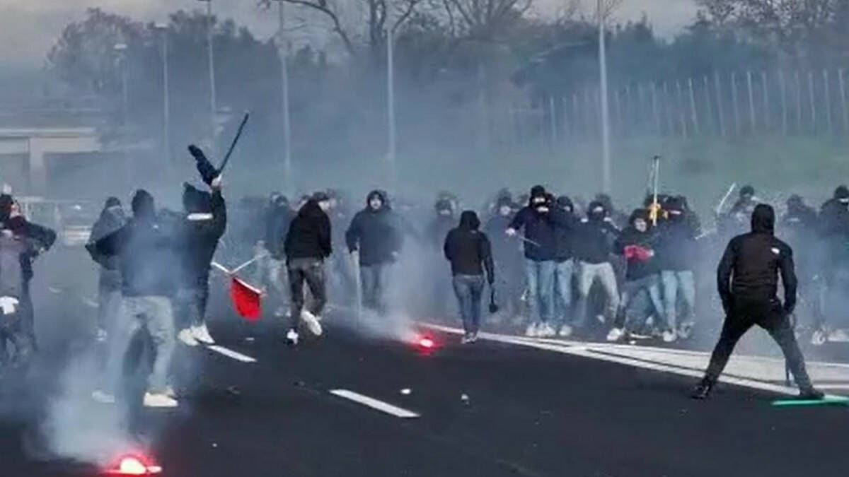 Scontri Tra Ultras Di Napoli E Roma, Arrestato Aderente Al Gruppo ...