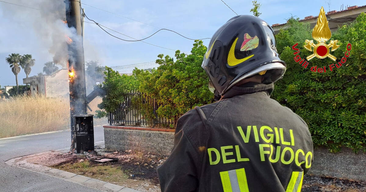 Cabina Elettrica In Fiamme, Intervento Dei VVF In Località Pescopagano ...