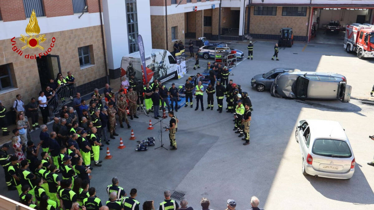 Vigili Fuoco, a Caserta testate nuove attrezzature per incidenti e roghi
