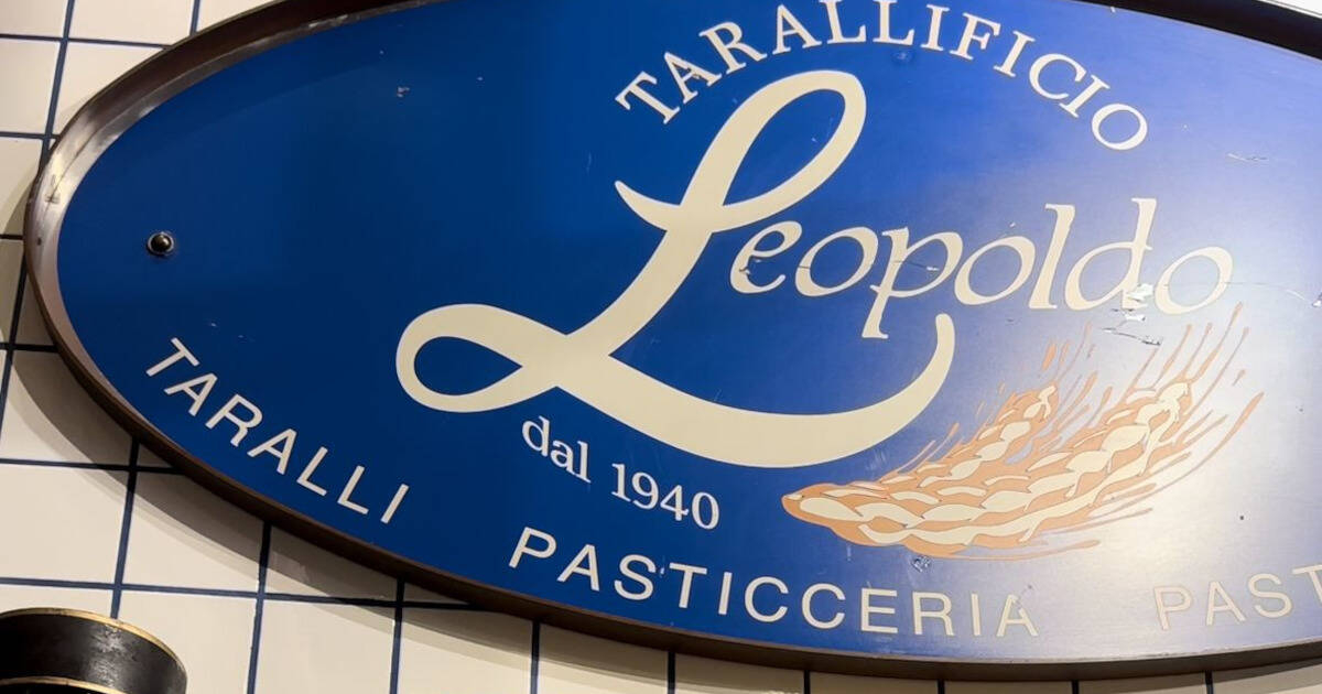 A Napoli la tradizione non è mai stata così vicina: taralli, vino e gassosa serviti come aperitivo