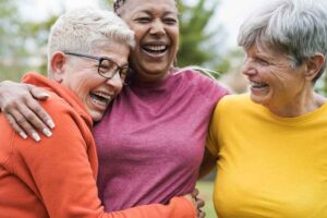 Donne di mezza età di varie etnie