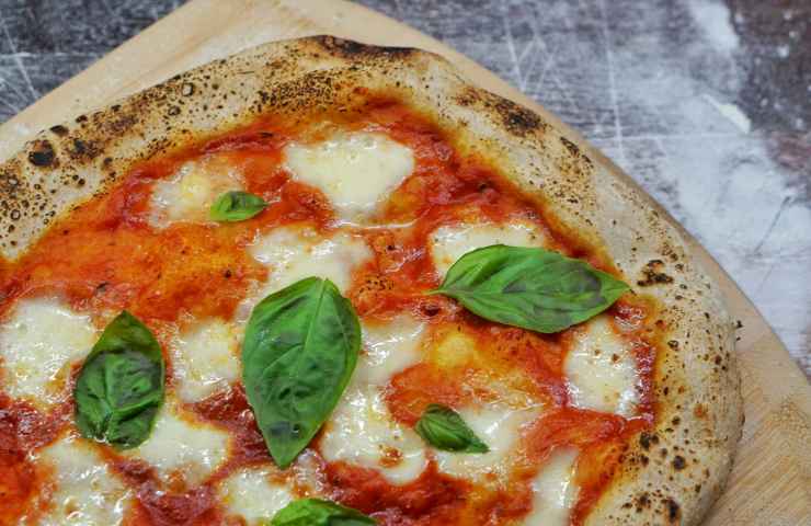 Pizza napoletana margherita