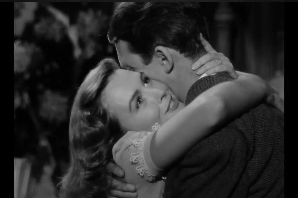 Una scena del film La vita è meravigliosa con James Stewart e Donna Reed