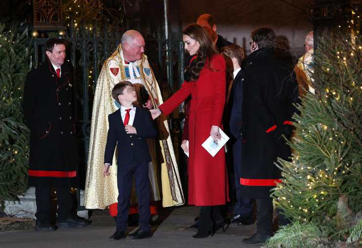 Kate Middleton insieme a Louis durante il concerto di Natale