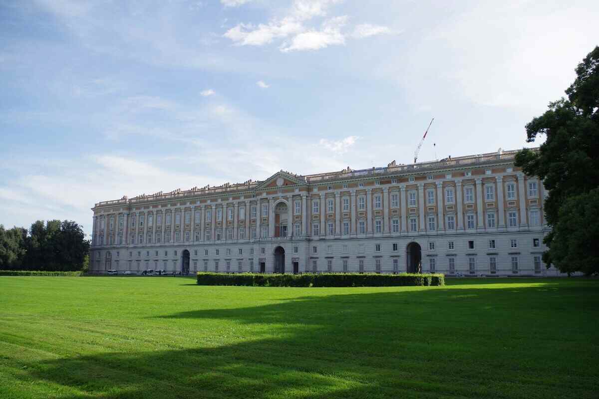 Facciata reggia caserta