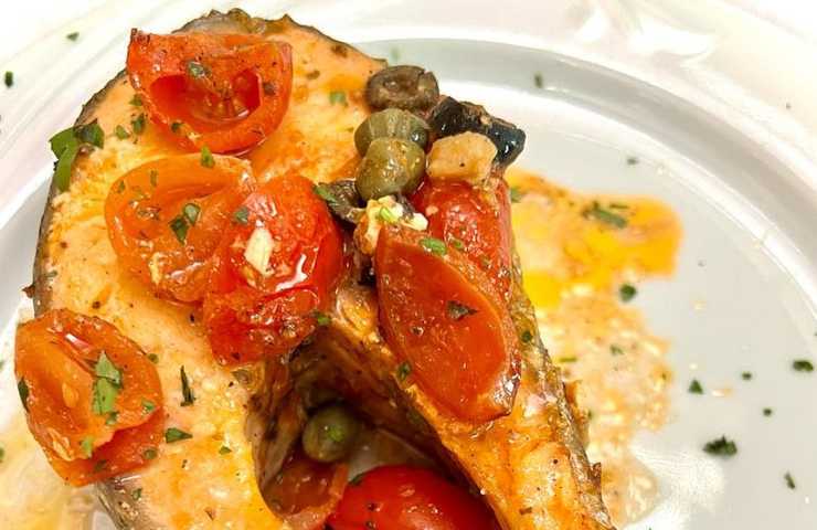 Salmone con pomodorini e capperi