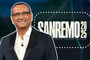 Carlo Conti e logo Sanremo 2025