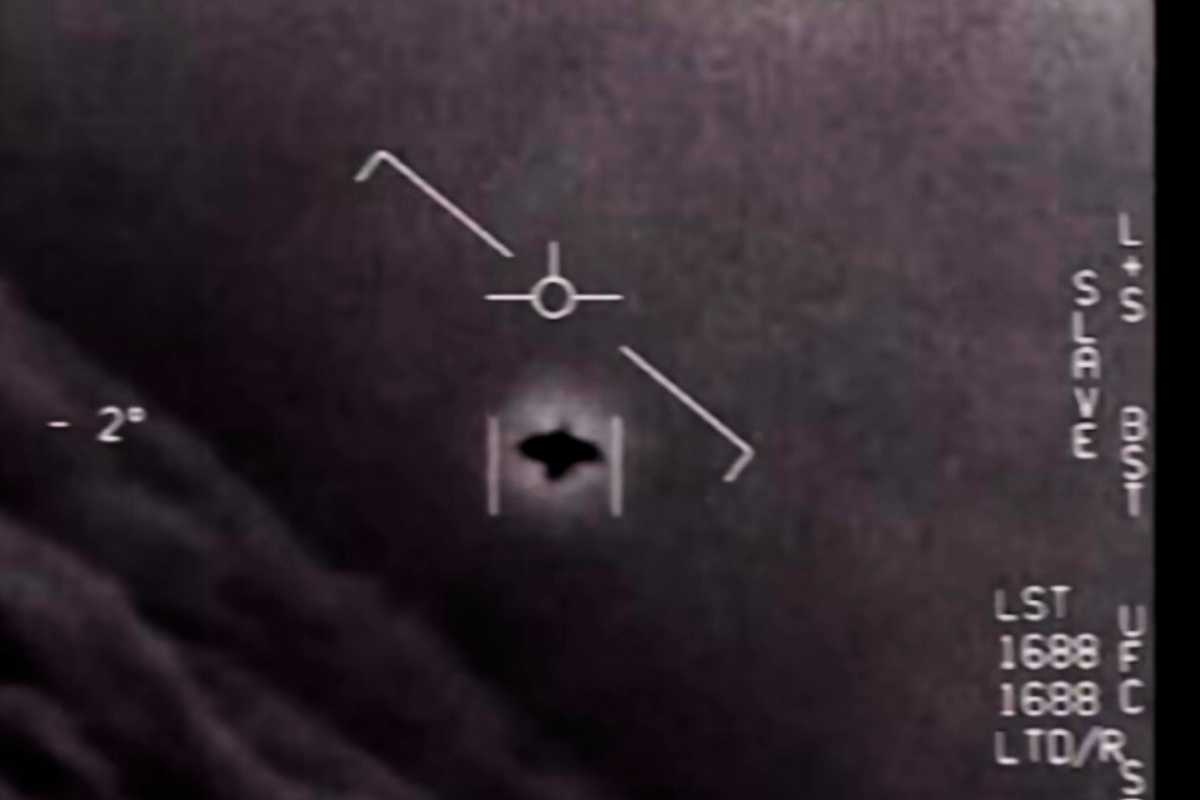 Radar di un aereo inquadra un UFO