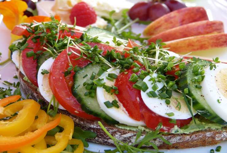 pane uova e verdure