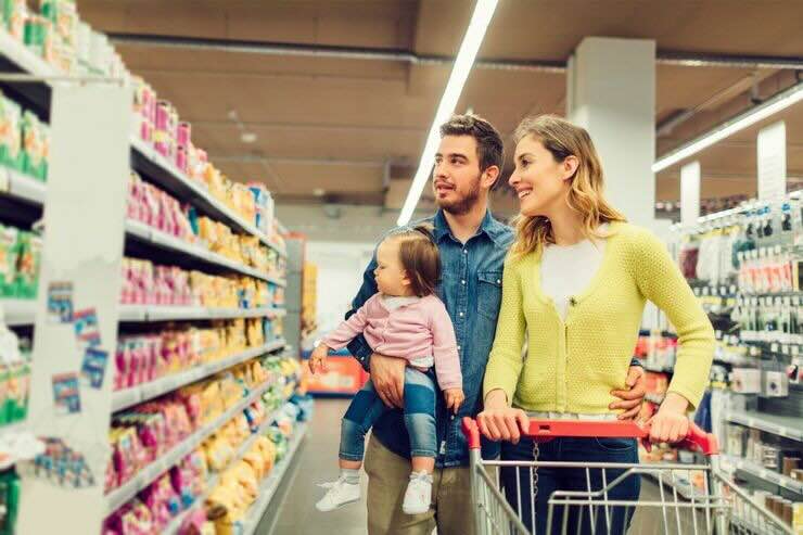 Famiglia al supermercato 