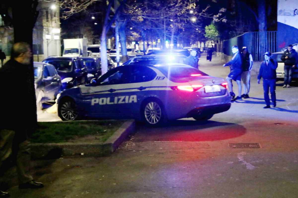 Volante della Polizia a Milano