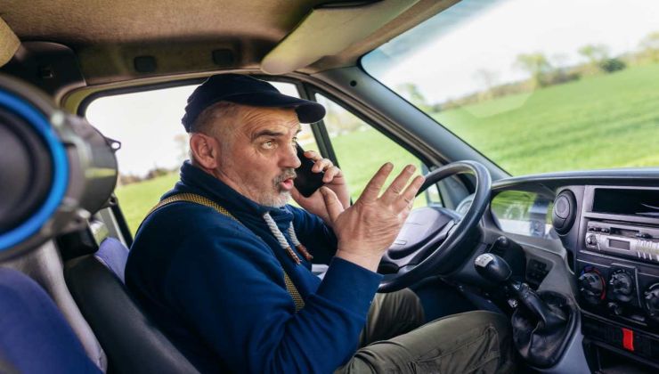 Sanzioni severissime per il telefono alla guida