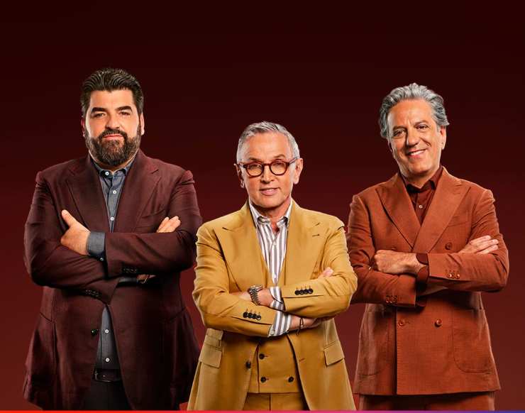 i tre giudici di masterchef cannavacciuolo, barbieri e locatelli in posa