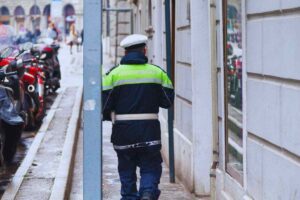 polizia locale per strada