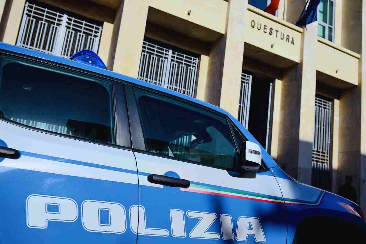 auto della polizia a mondragone