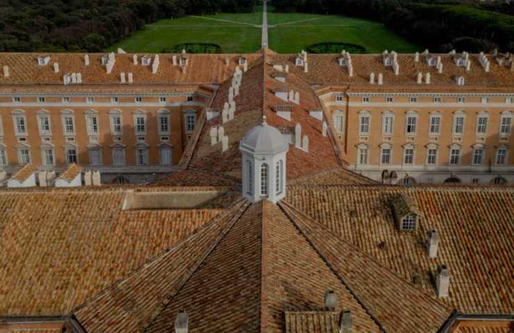 cupola e lampada della reggia di caserta